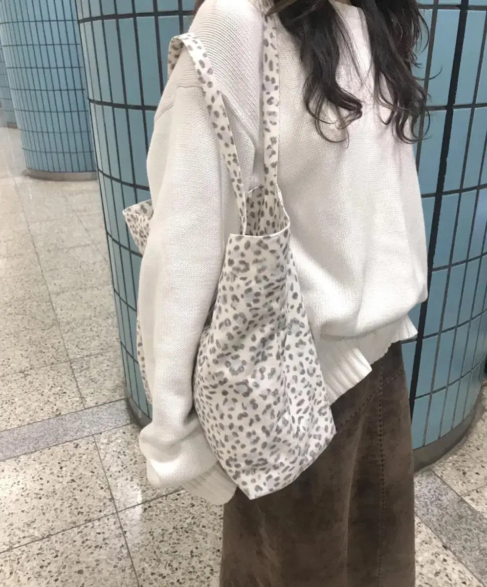 https://media.bunjang.co.kr/product/417226347_1_1782875313_w{res}.jpg